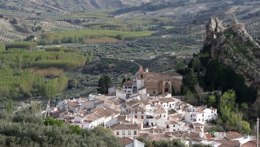 Entrevista en Periódico GRANADAHOY. “Animo a todo el mundo a visitar uno de los pueblos más bonitos de España”