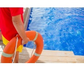 Convocatoria y publicación de bases para la selección y contratación de cuatro socorristas y dos porteros/as para la Piscina Municipal de Castril durante la temporada de verano 2025