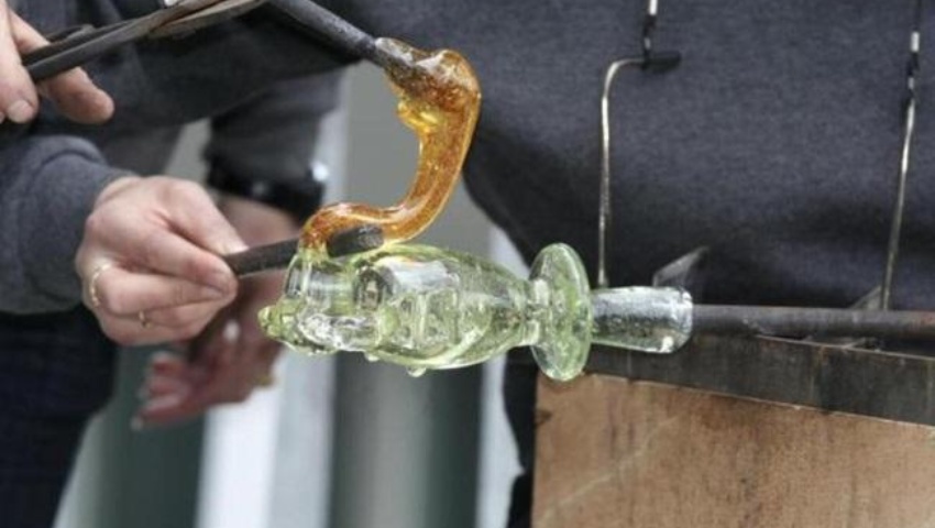 El Ayuntamiento de Castril y la FAMP apuestan por la cultura del vidrio soplado para fomentar el turismo rural