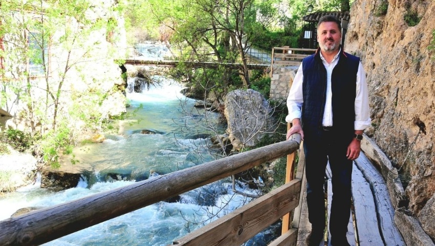 La Peña de Castril, protagonista en la nueva guía divulgativa para facilitar la visita y el conocimiento de los Monumentos Naturales de Andalucía