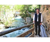 La Peña de Castril, protagonista en la nueva guía divulgativa para facilitar la visita y el conocimiento de los Monumentos Naturales de Andalucía